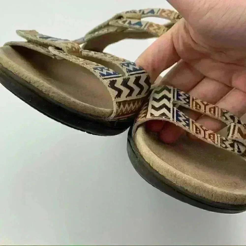 Trotters Sandals size 7 multicolored southwestern